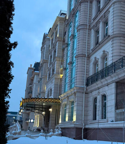 «Парижский квартал» тұрғын үй кешеніндегі №15 автотұрақ орны, жалпы ауданы 13,3 ш.м.