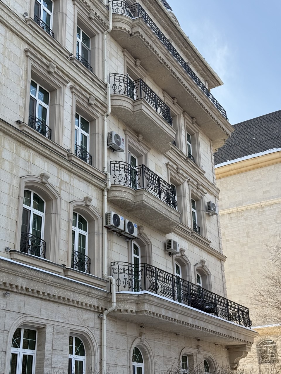 «Парижский квартал» тұрғын үй кешеніндегі №6 екі деңгейлі пәтер, жалпы ауданы 309,5 ш.м. 2 «Парижский квартал» тұрғын үй кешеніндегі №6 екі деңгейлі пәтер, жалпы ауданы 309,5 ш.м. — изображение 2